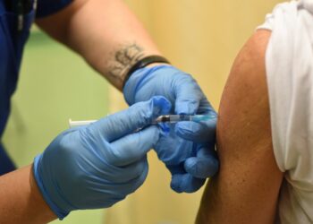 Vaccino anti Covid, Italia 2^ in Ue con 259.481 dosi somministrate