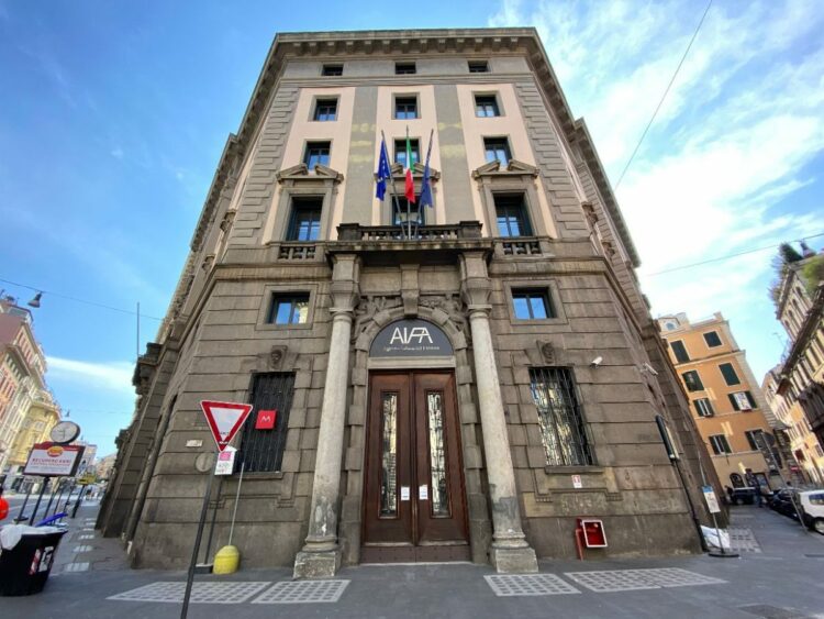 Covid, Aifa da via libera al vaccino Moderna