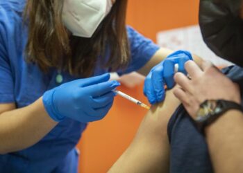 Vaccino Covid, in Italia oltre 413 mila somministrazioni