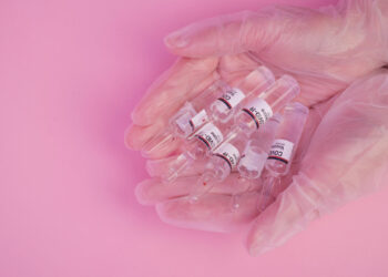 Covid Italia e ritardi vaccino: è inaccettabile