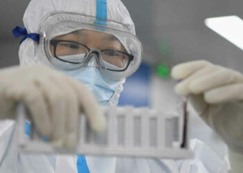 Tamponi anali per pazienti Covid ad alto rischio in Cina