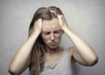 Mal di testa, come gestire il dolore e i rimedi