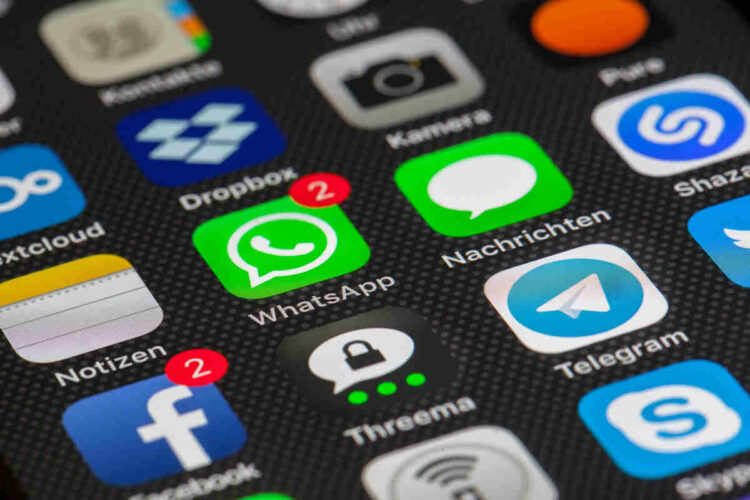 Whatsapp, aggiornamento dati: si rischia di non poter usare App?