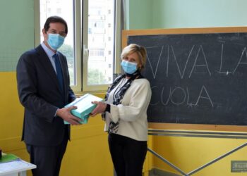 Covid, tablet e app contro la povertà educativa