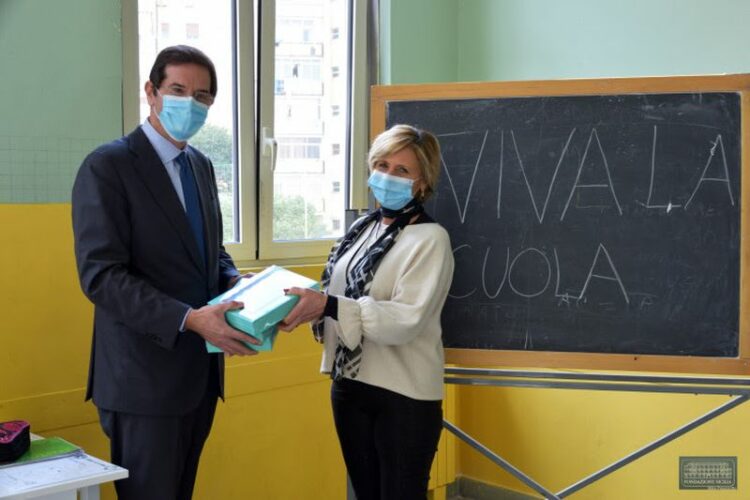 Covid, tablet e app contro la povertà educativa