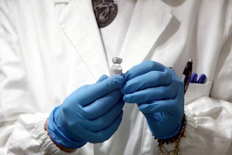 Vaccini anti-Covid, reazioni avverse in linea con le previsioni