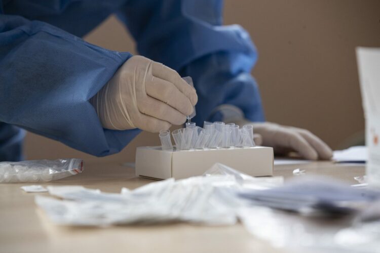 Covid, ministero Salute: Monitorare i tamponi rapidi sulle varianti