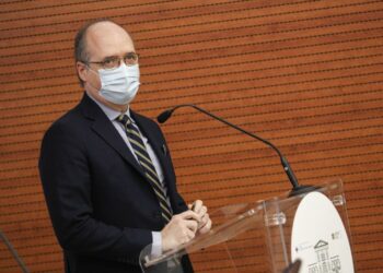 Vaccino Covid: Sputnik ottimo, per via libera aspettiamo UE