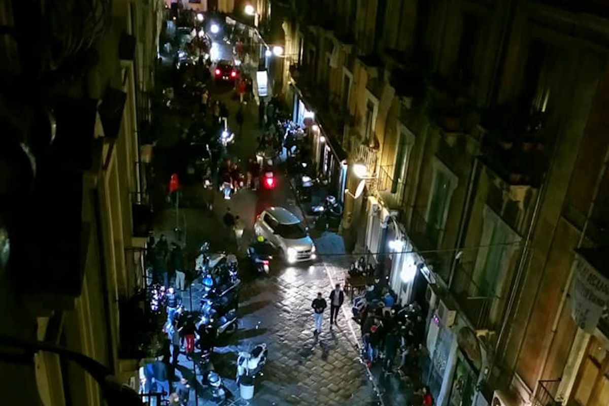 A Catania, movida e mascherine abbassate VIDEO