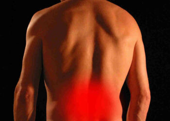 Mal di schiena, lombalgia e dolori: cause e rimedi