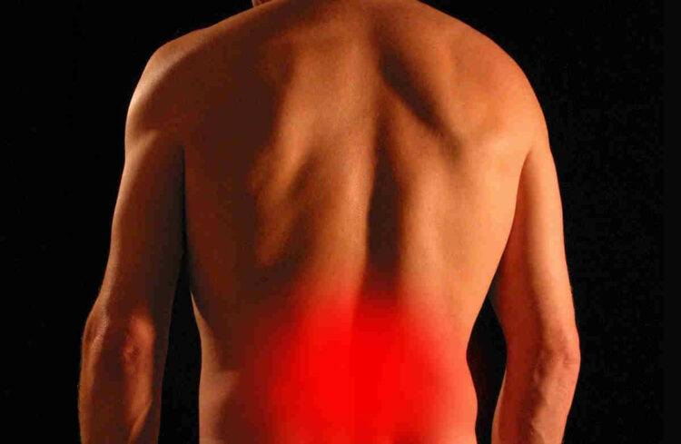 Mal di schiena, lombalgia e dolori: cause e rimedi