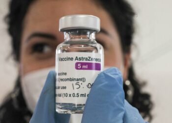 Ema: Vaccino Astrazeneca efficace e sicuro, bisogna stare tranquilli