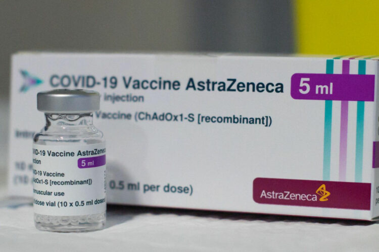 AstraZeneca, Ema: vaccino sicuro, nessun collegamento con trombosi