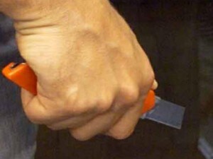 Minaccia con taglierino infermieri in ospedale a Vittoria