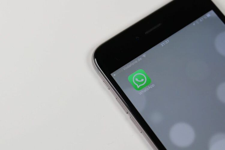 WhatsApp: attento se hai questa App sul cellulare ti spiano