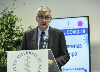 Covid, Brusaferro: Rt sotto 1, calano ricoveri e contagi over 80