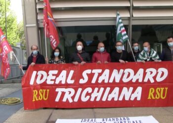 Ideal Standard, a Milano manifestazione di lavoratori e sindacati