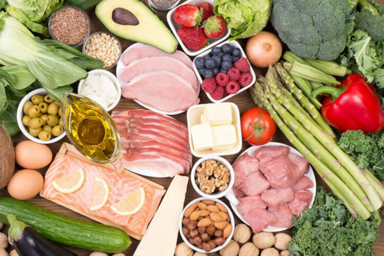 Cosa mangiare contro il Covid: dieta con pochi carboidrati e molti grassi