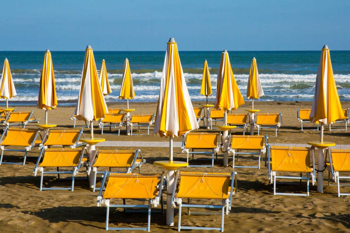 Decreto proroghe, stop smart working e concessioni spiagge: ultime news