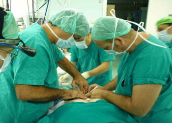 Medicina: primo trapianto al mondo trachea su paziente Covid