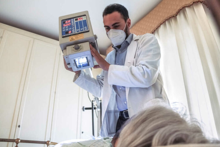 Ecografie e radiografie a domicilio per pazienti Samot Ragusa