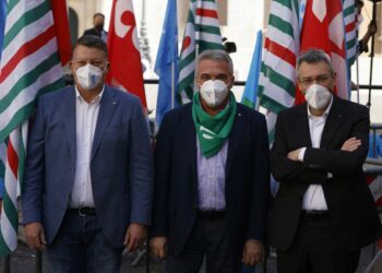 Sindacati in piazza per la proroga del blocco dei licenziamenti