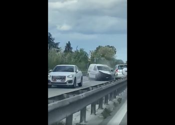 Suv contromano sulla Superstrada: lo scontro con un furgone