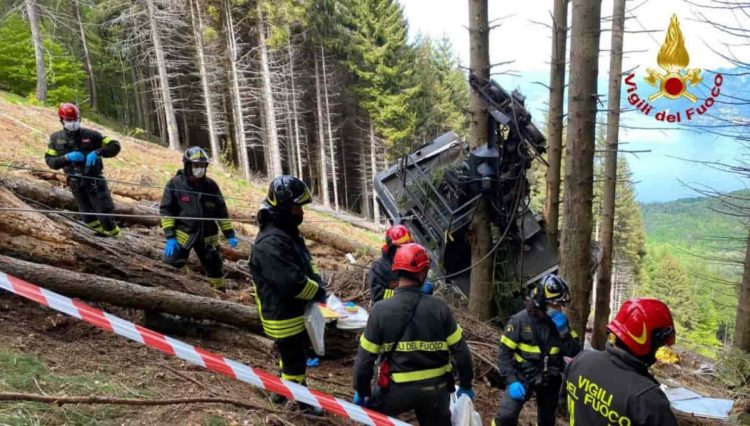Tragedia a Stresa, precipita cabina funivia: 14 morti