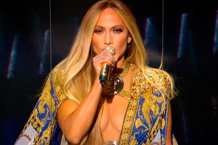 Dieta iper controllata di Jennifer Lopez: cosa mangia ogni giorno