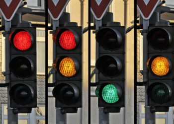 Dimagrire con la dieta del semaforo: mangiare rosso, giallo e verde