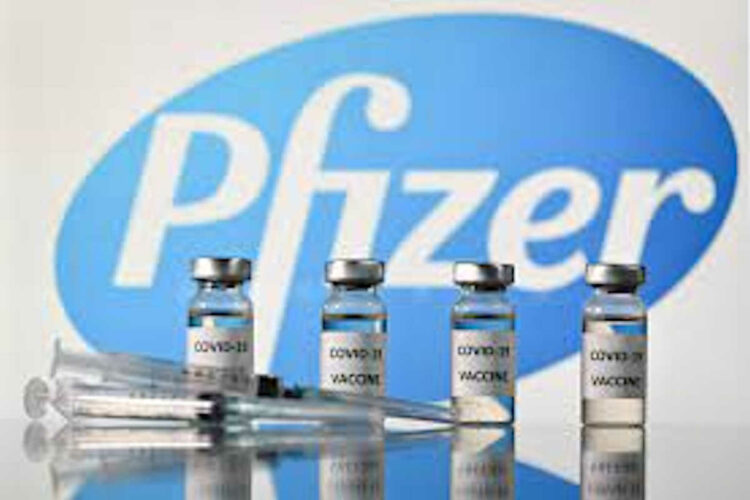 Sei dosi di vaccino Pfizer iniettate tutte per sbaglio a una 23enne