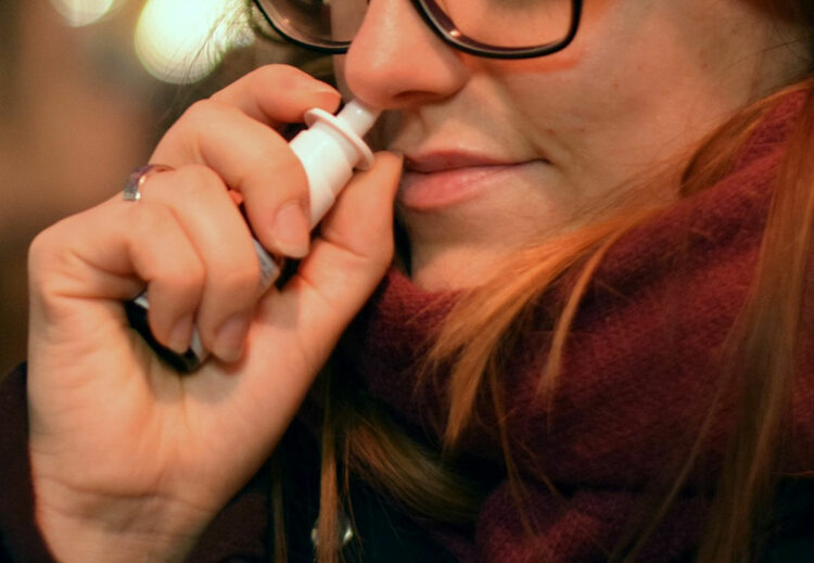 Spray nasale anti Covid: come funziona e come si usa