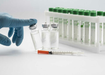 Vaccini Covid, Figliuolo: dopo over 65 si può aprire a tutte le classi di età