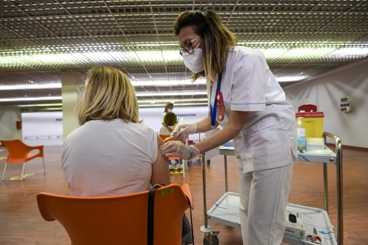 Aifa: via libera a vaccinazione mista per under 60