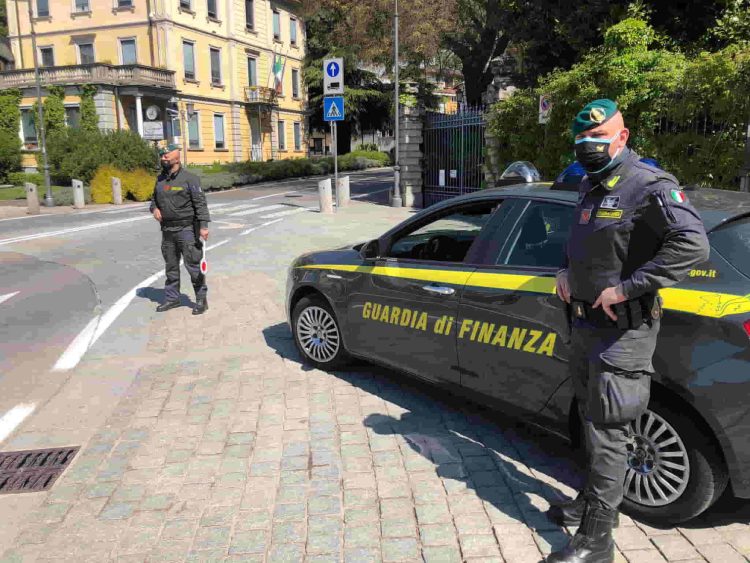 Banda usurai a Palermo, le intercettazioni: se ti prende ti stacca la testa dal collo