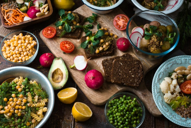 Cosa mangiano i vegani per dimagrire? Esempio dieta vegana