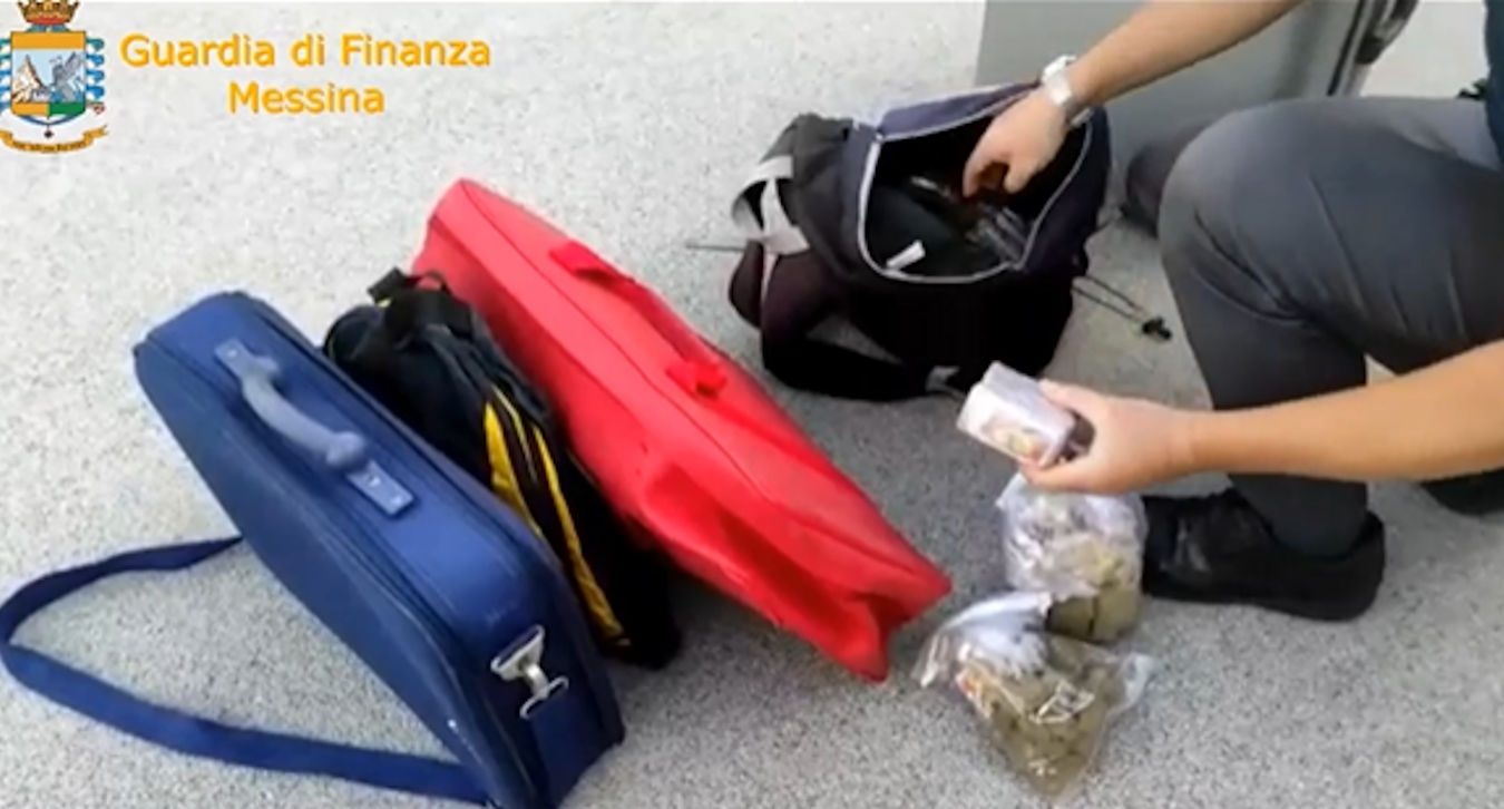 Ragusano con 3 chili di hashish nello zaino: arrestato a Messina VIDEO