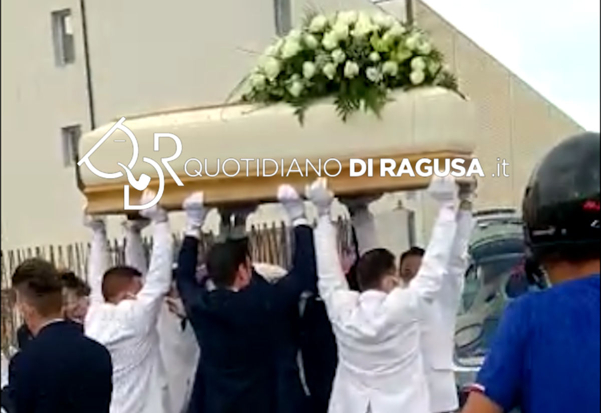 L'ultimo saluto al 17enne Thomas Frasca a Modica