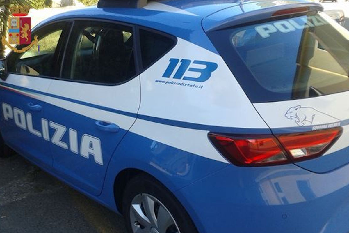 Comiso, tenta di accoltellare la moglie e poi si taglia vene e gola