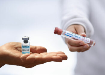 Covid, Iss: contagio tra vaccinati 10 volte più bassa che in non vaccinati