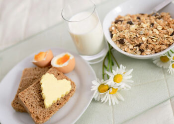 Dieta per la menopausa, cosa mangiare e cosa evitare: menù