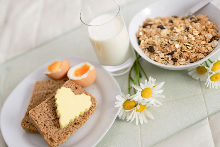Dieta per la menopausa, cosa mangiare e cosa evitare: menù