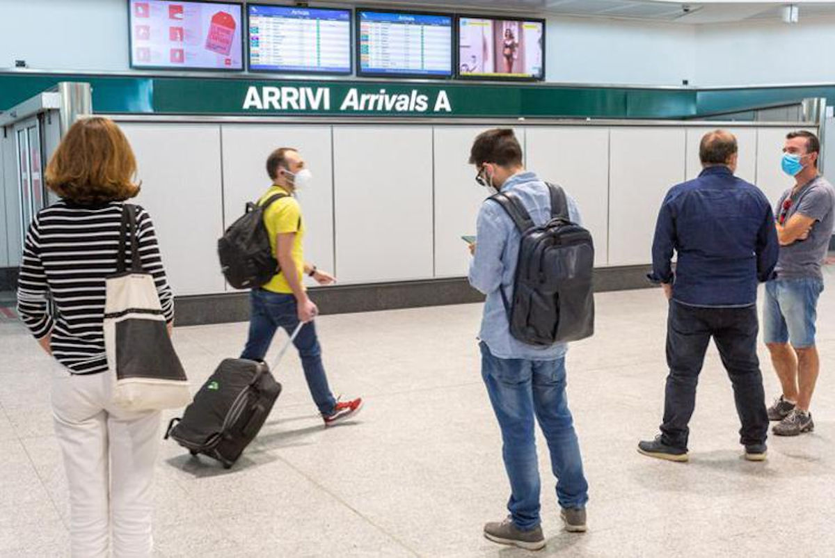 Variante delta Covid, Ricciardi: bloccare voli da Gran Bretagna