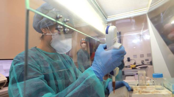 Variante Delta più contagiosa: ecco perchè le persone si infettano prima