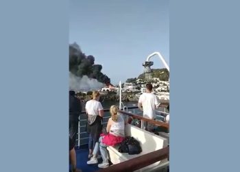 Incendio Panarea: a fuoco terrazza vip hotel Raya