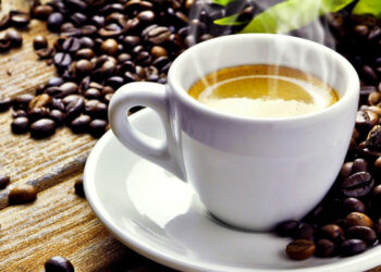 Cosa succede a chi beve il caffè sempre con lo zucchero? Incredibile