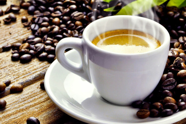 Cosa succede a chi beve il caffè sempre con lo zucchero? Incredibile