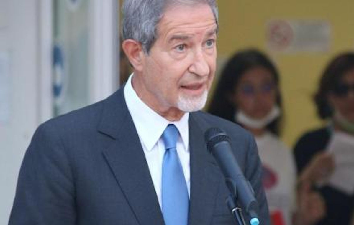 Covid Sicilia, nuova ordinanza Musumeci: i divieti per chi non è vaccinato