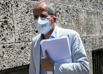 Covid e variante Delta, Crisanti: tre le sfide per l'inverno e lockdown sprecati