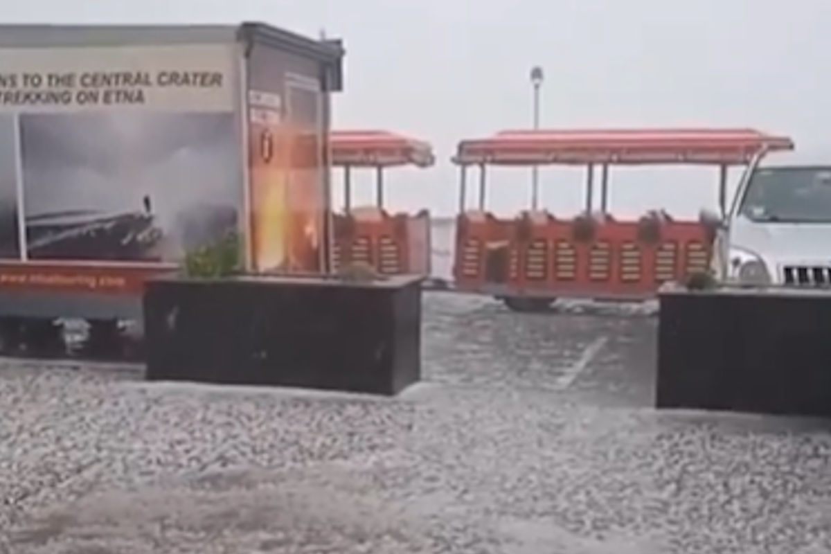 Maltempo in Sicilia, allerta gialla: temporale e grandine sull’Etna VIDEO